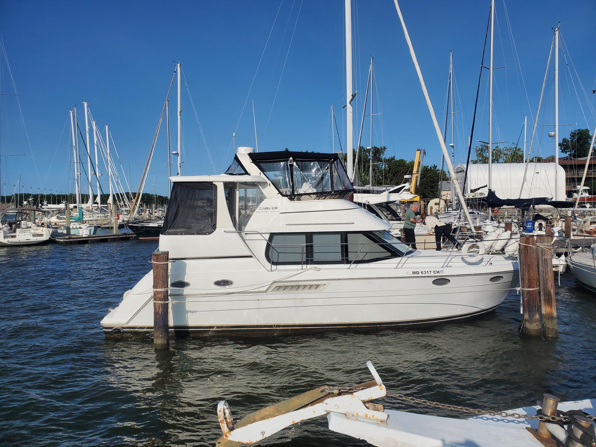 2000 Carver 356 Aft Cabin Motor Yacht yacht for sale in 