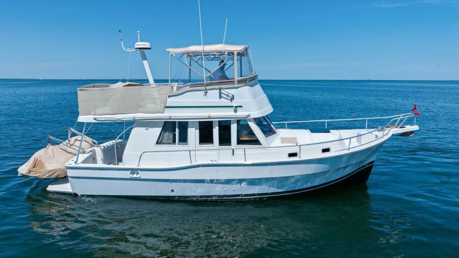 2001 Mainship 390 Trawler