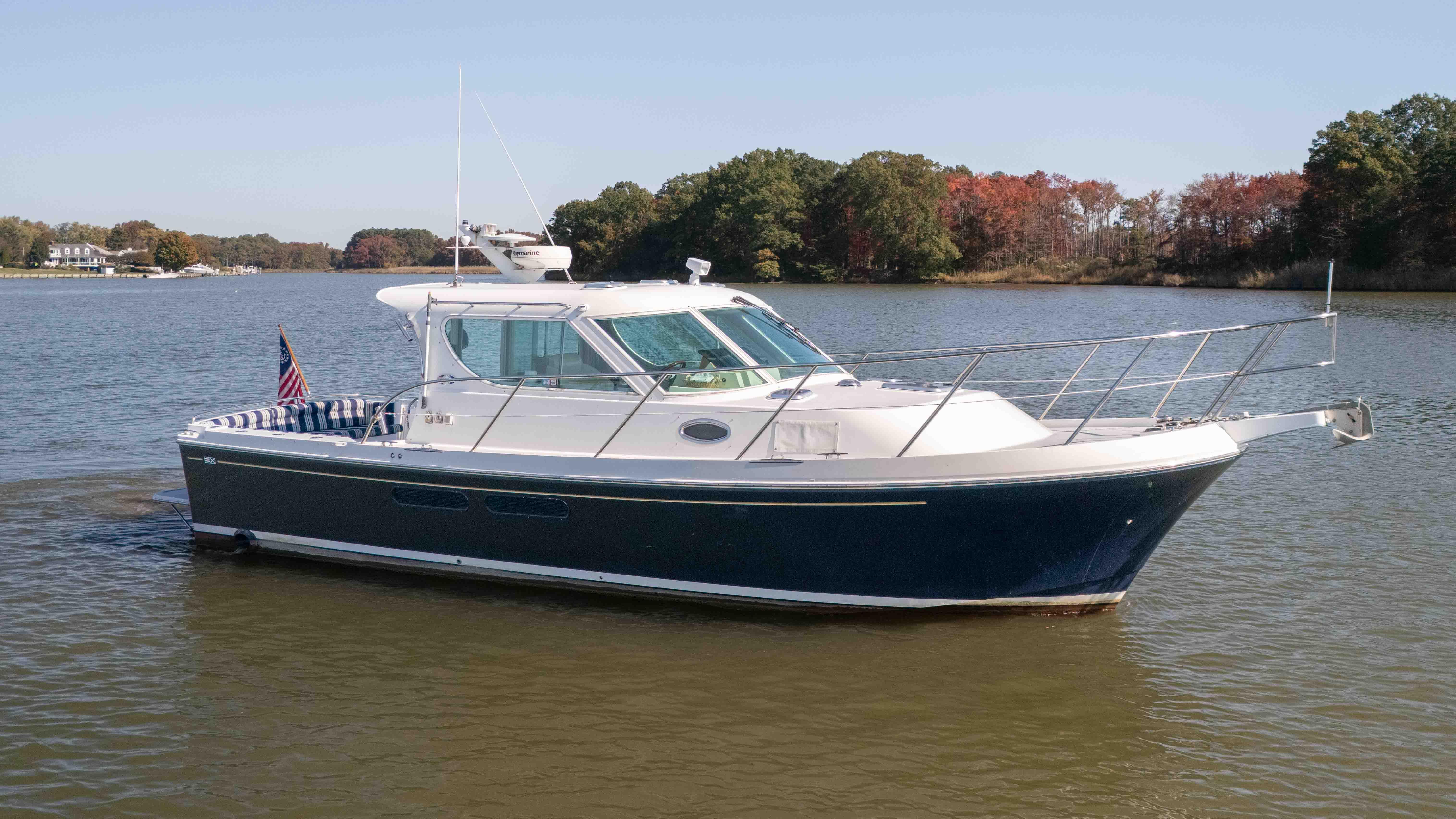 2005 Compton 33 yacht for sale in 