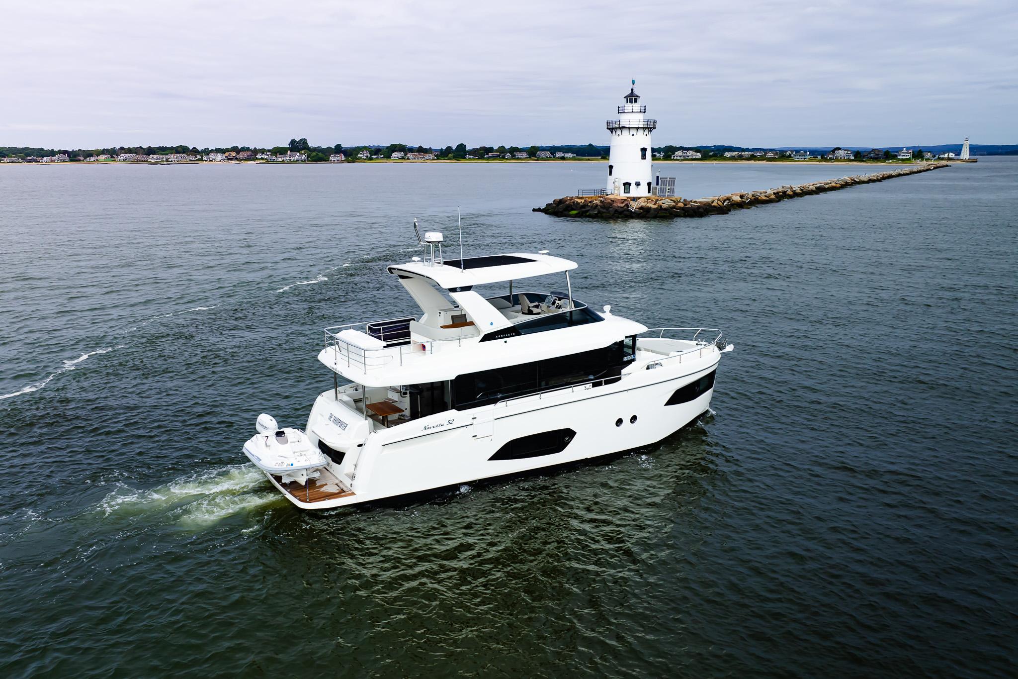 2023 Absolute 52 Navetta