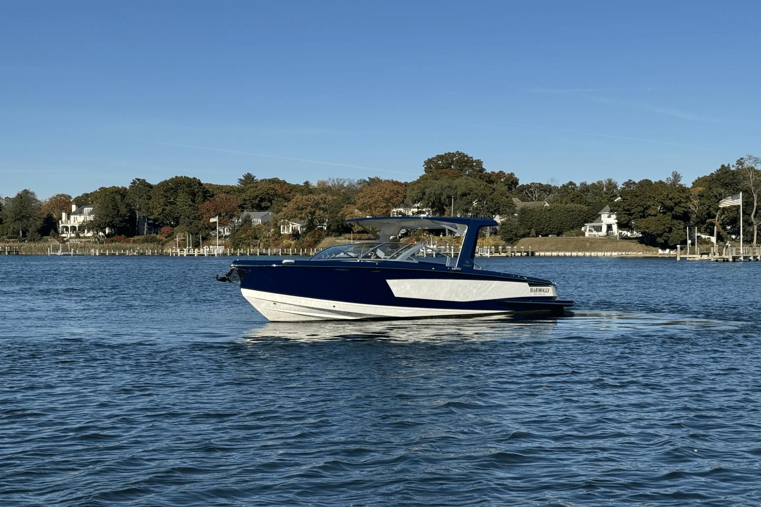 2001 Pursuit 3000 Express yacht for sale in 