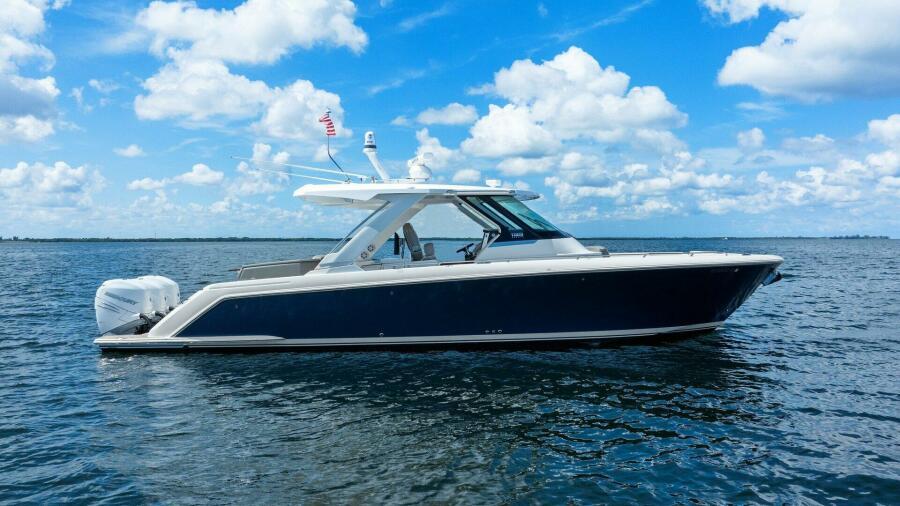 2023 Tiara Yachts 38 LS