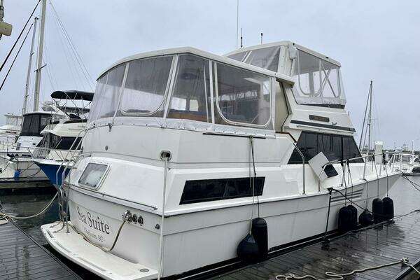 1989 Viking 44' (13.41 m) 44 Motor Yacht