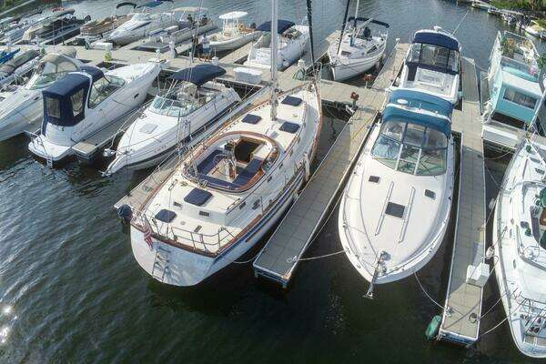 1981 Endeavour 40' (12.19 m) 40