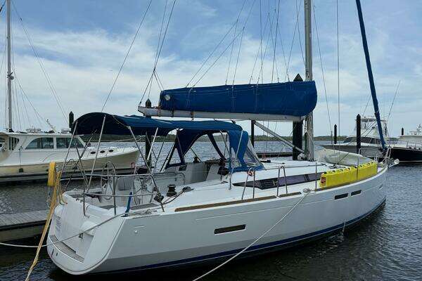 2015 Jeanneau 40' (12.19 m) 409