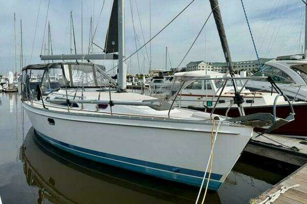 2011 Catalina 35' (10.67 m) 355