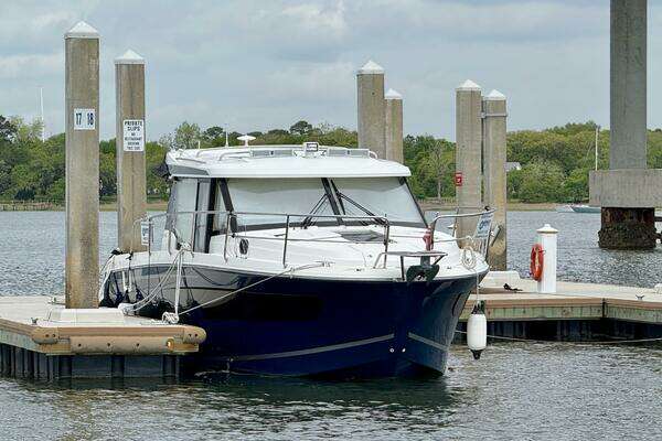 2022 Jeanneau 34' (10.36 m) NC 1095 Coupe