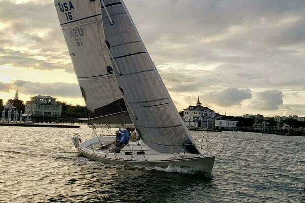 2009 e Sailing Yachts 33' (10.06 m) e Sailing Yachts e33