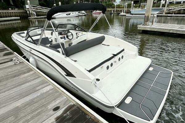 2022 Bayliner 20' (6.10 m) DX2050 yacht for sale in
