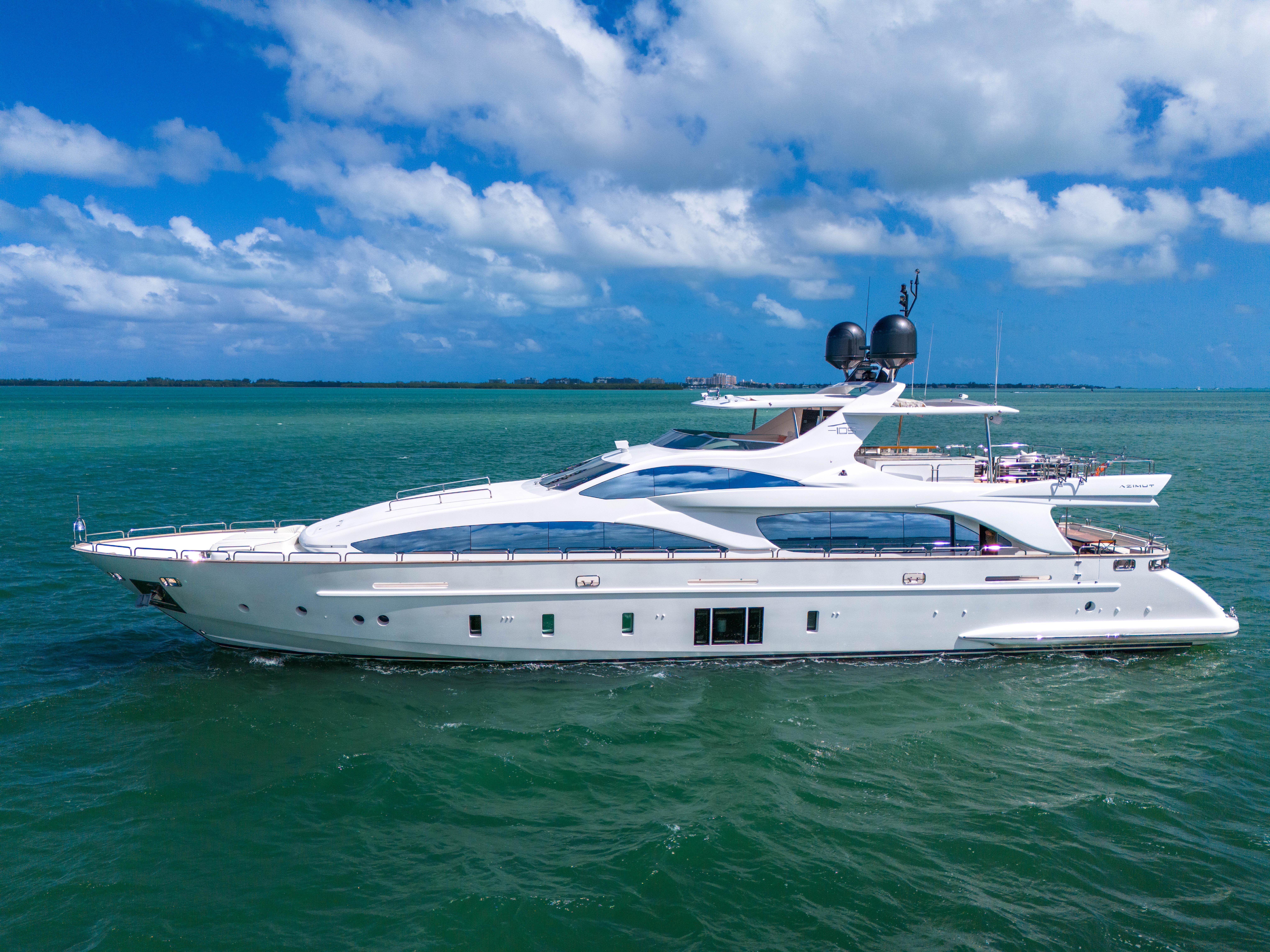 2012 Azimut Grande 105
