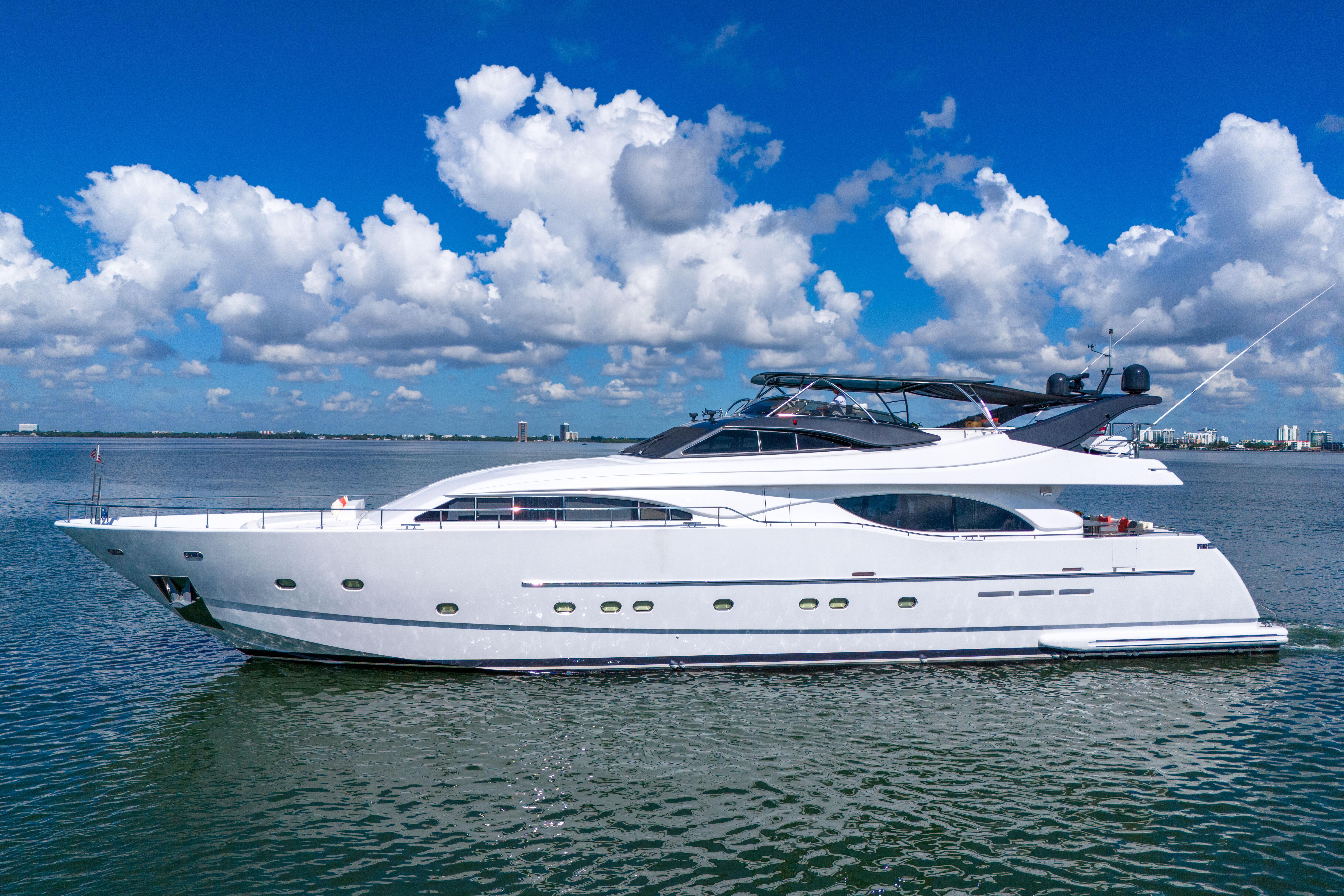 2002 FERRETTI YACHTS Custom Line 94