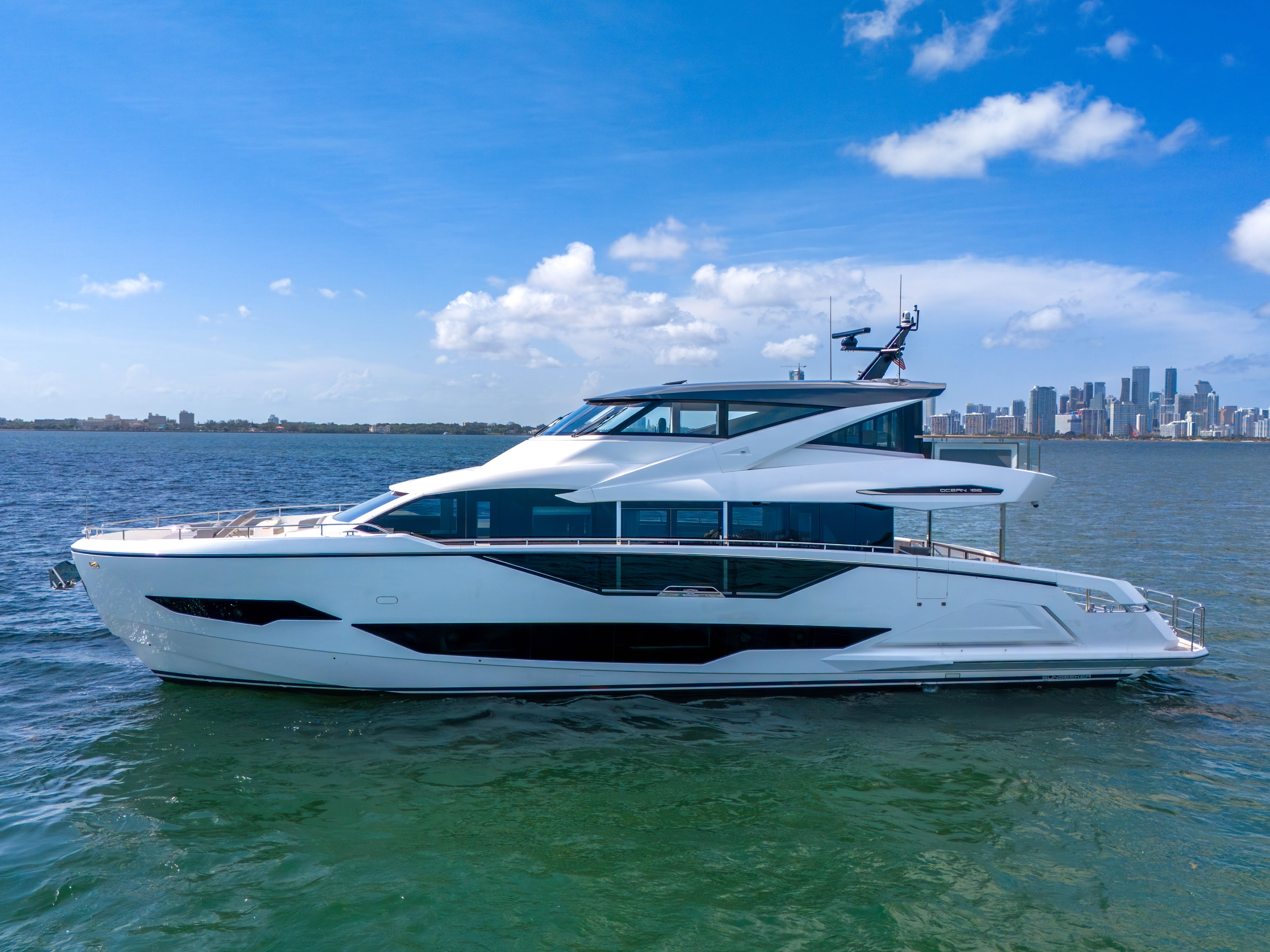 2024 Sunseeker Ocean 90 Enclosed / Ocean 182