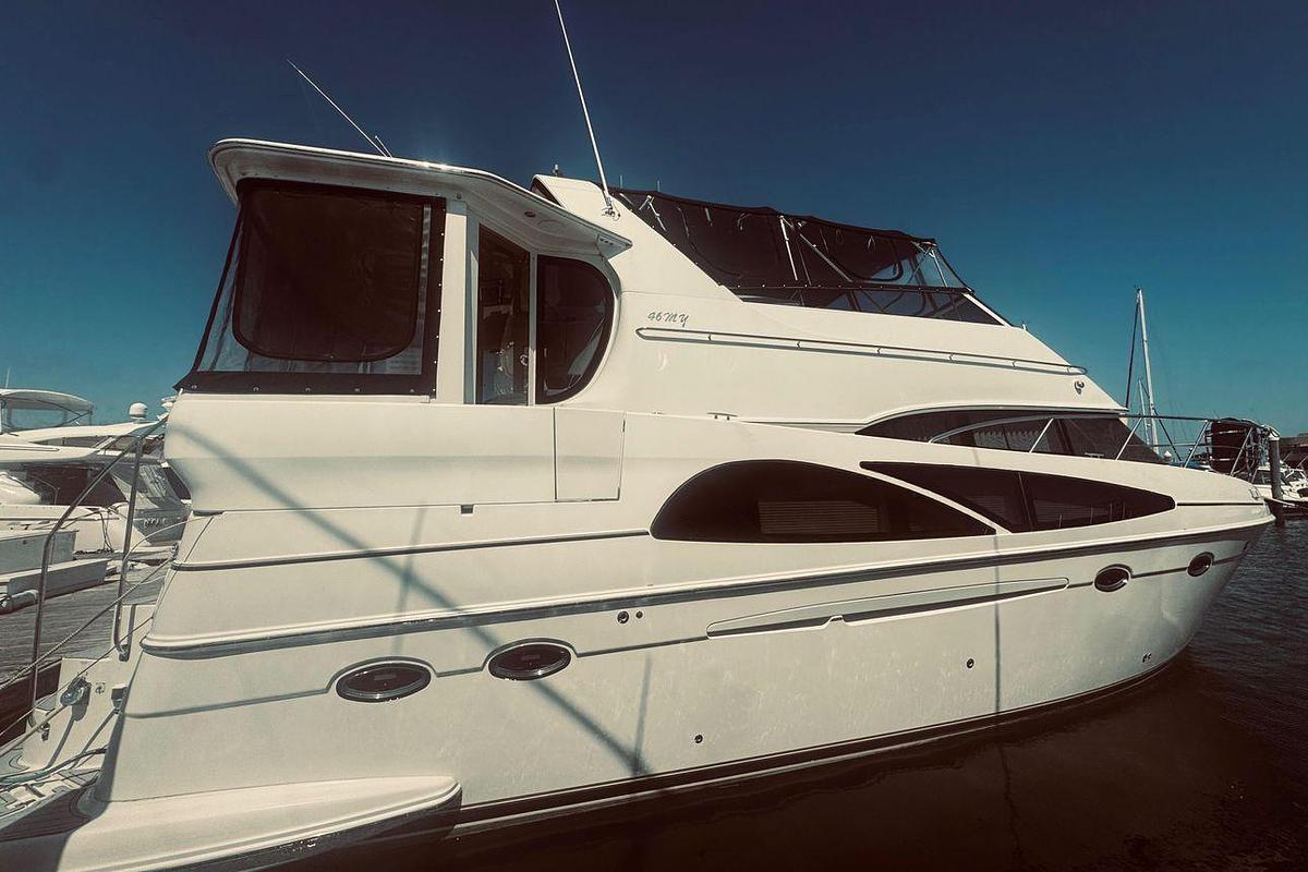 2005 Carver 466MY