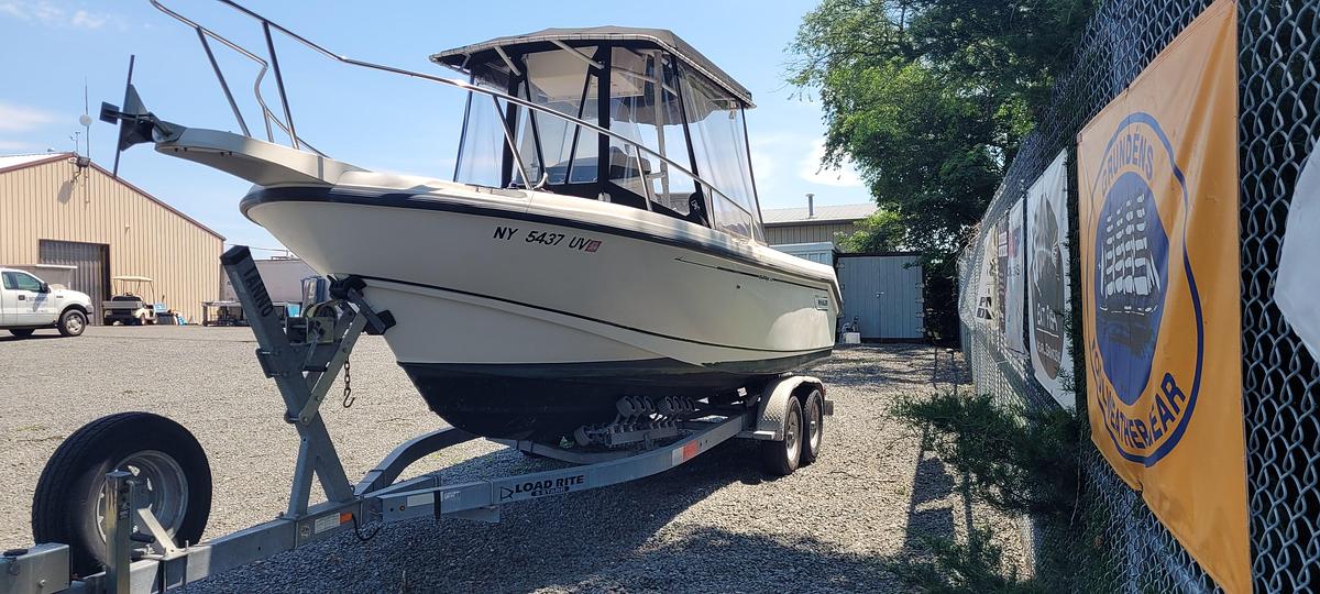 2000 Boston Whaler 240 Outrage yacht for sale in 