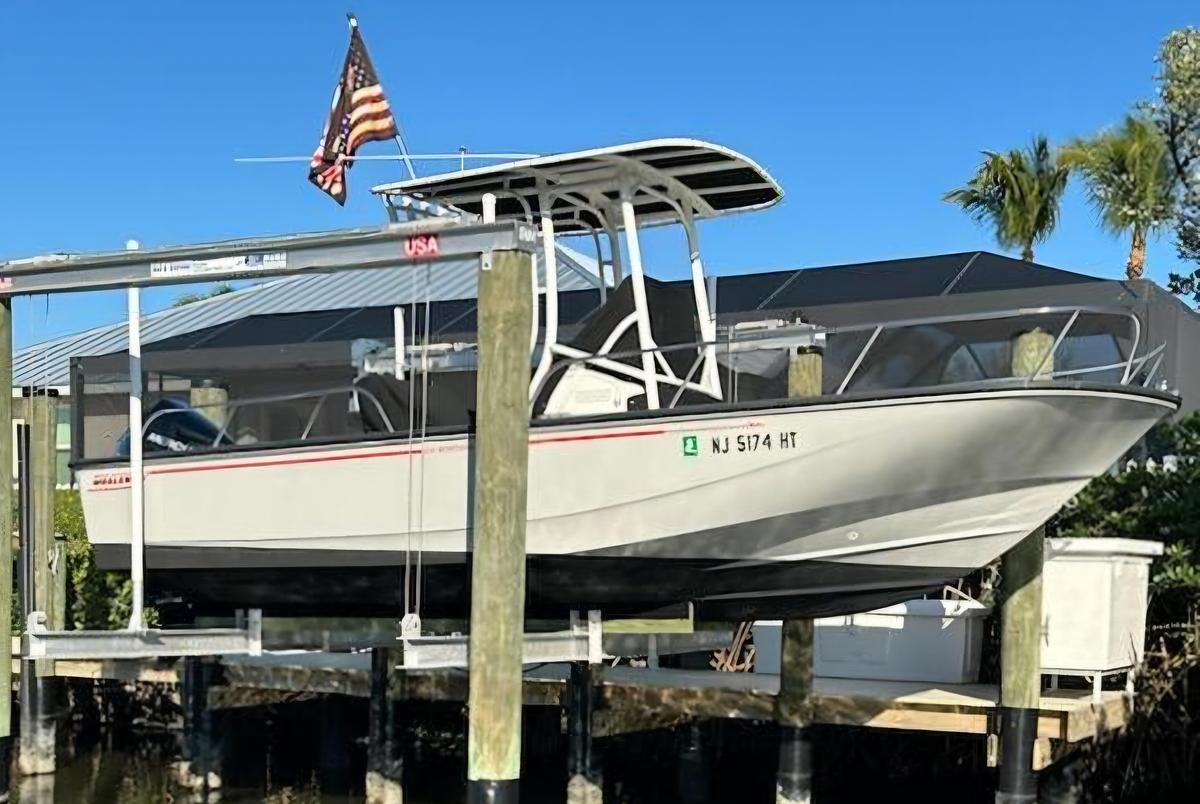 2023 Boston Whaler 210 Montauk