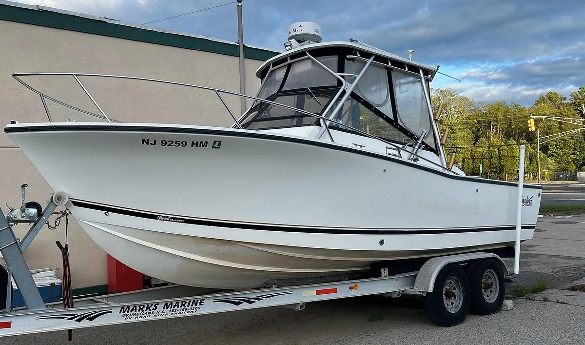 1998 Carolina Classic 25 Express yacht for sale in 