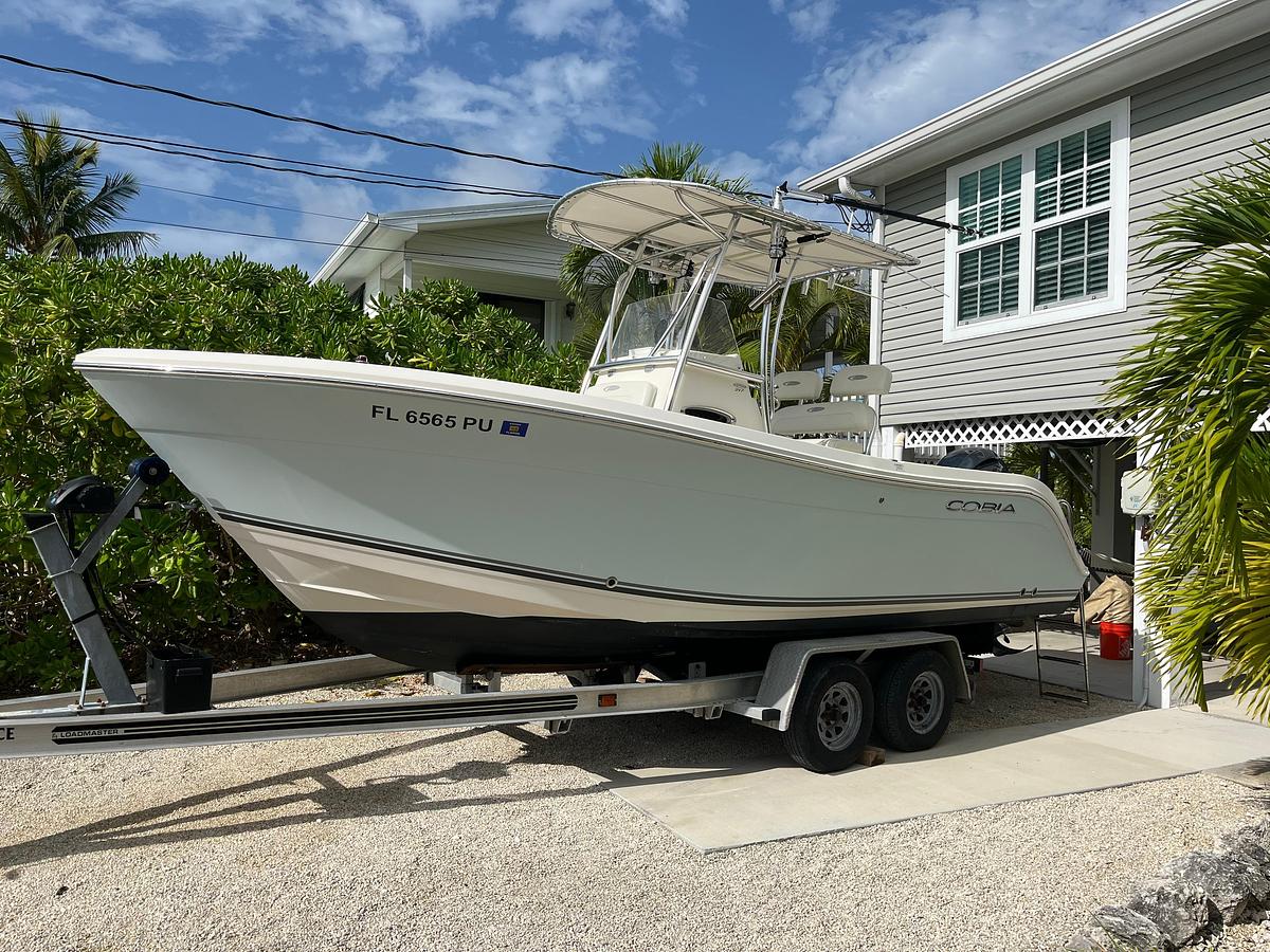 2014 Cobia 217 Center Console