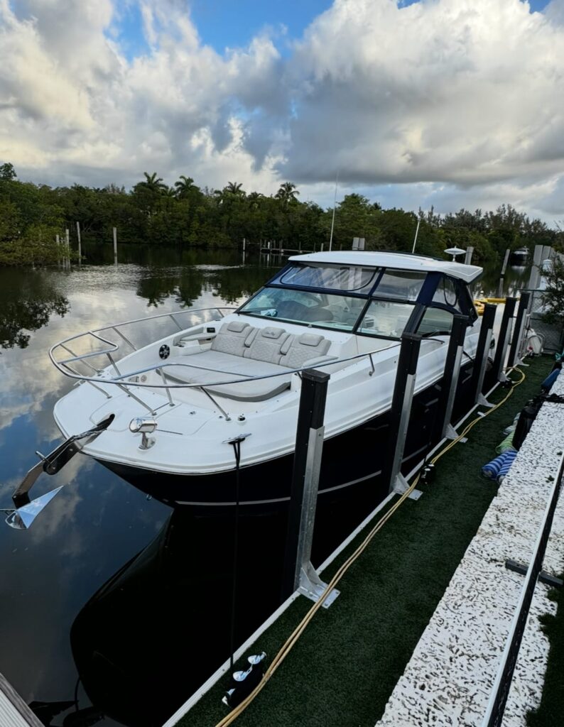 2020 Sea Ray Sundancer 320 yacht for sale in 