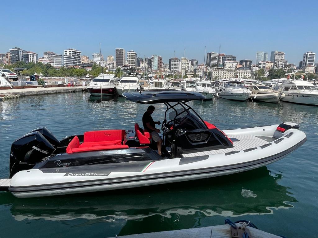 2025 Ranieri 28 Executive