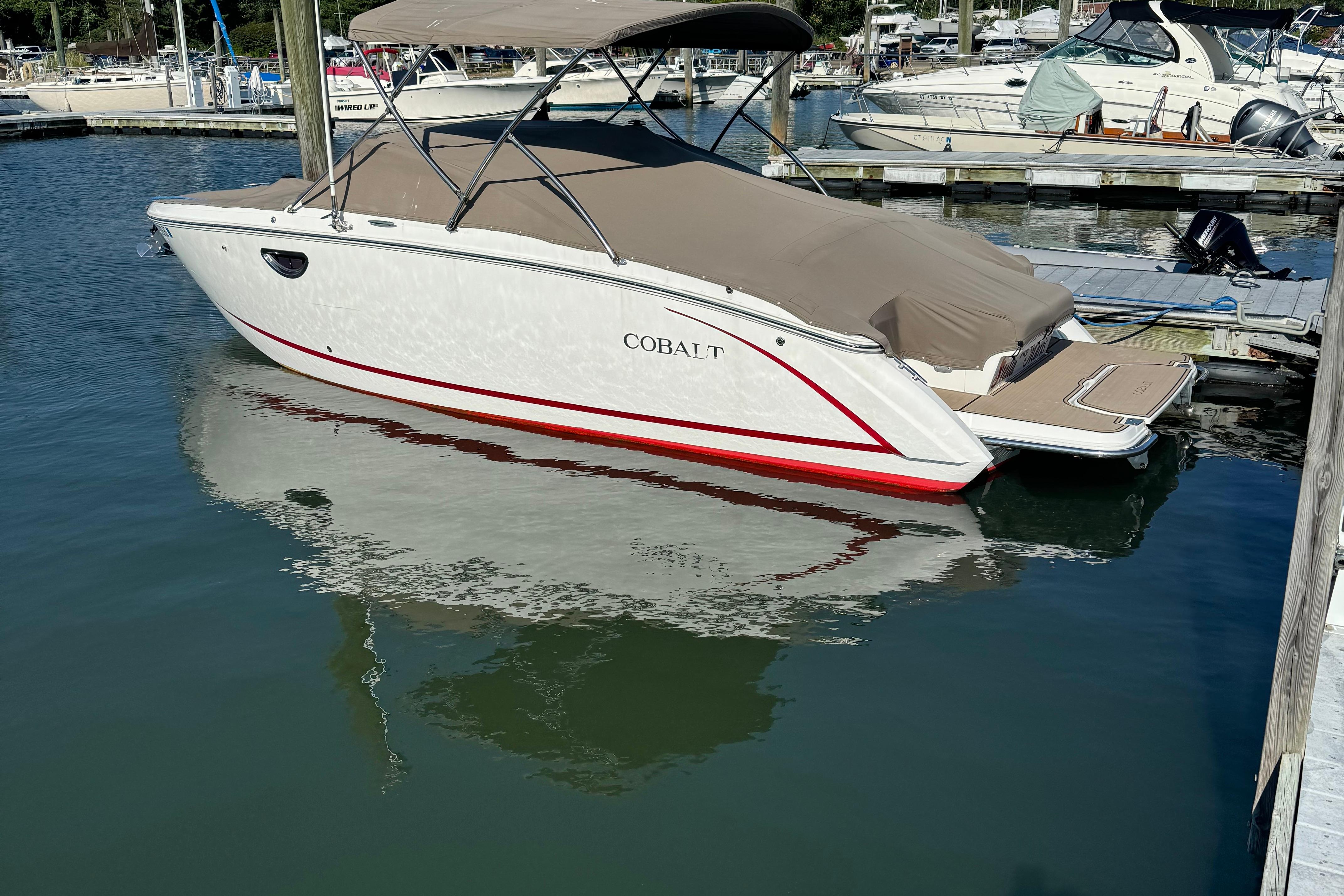 2014 Cobalt R5 yacht for sale in