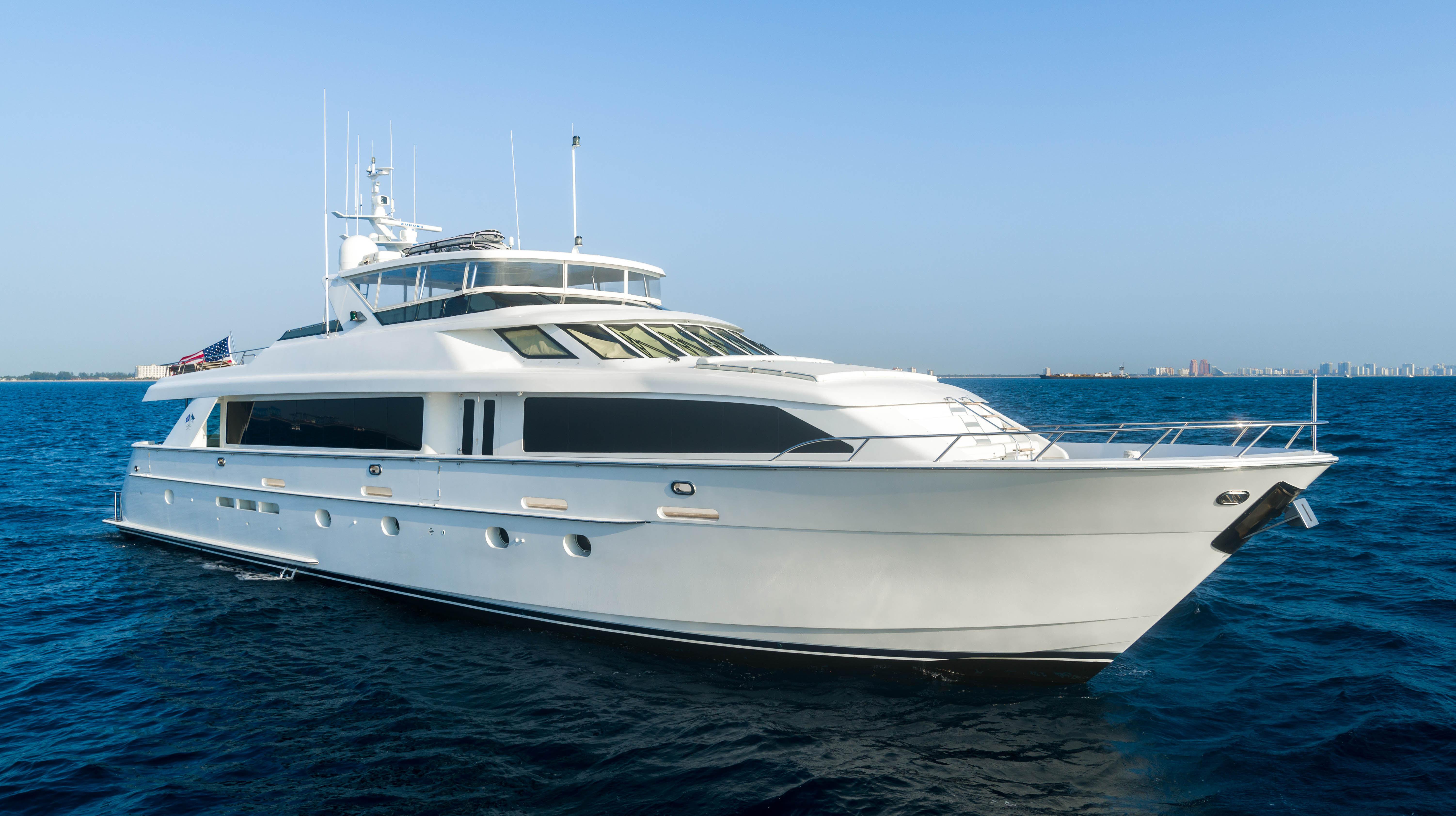 2005 HATTERAS 100 MOTOR YACHT