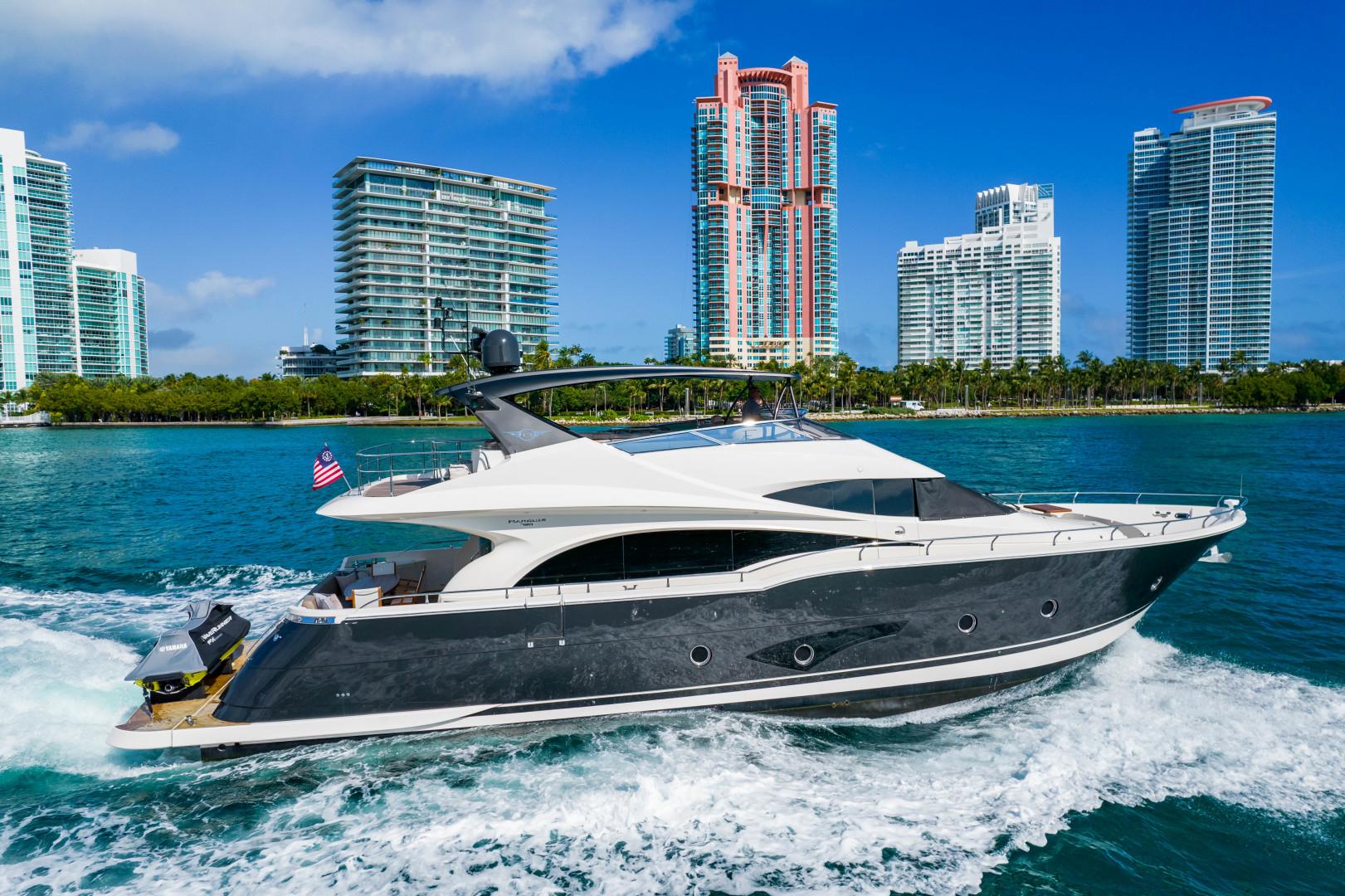 2015 MARQUIS 720 FLY BRIDGE