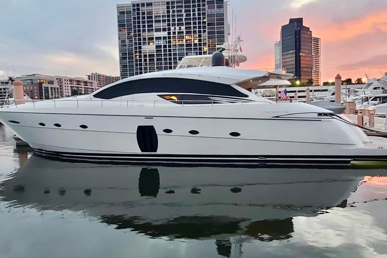 2008 PERSHING 72
