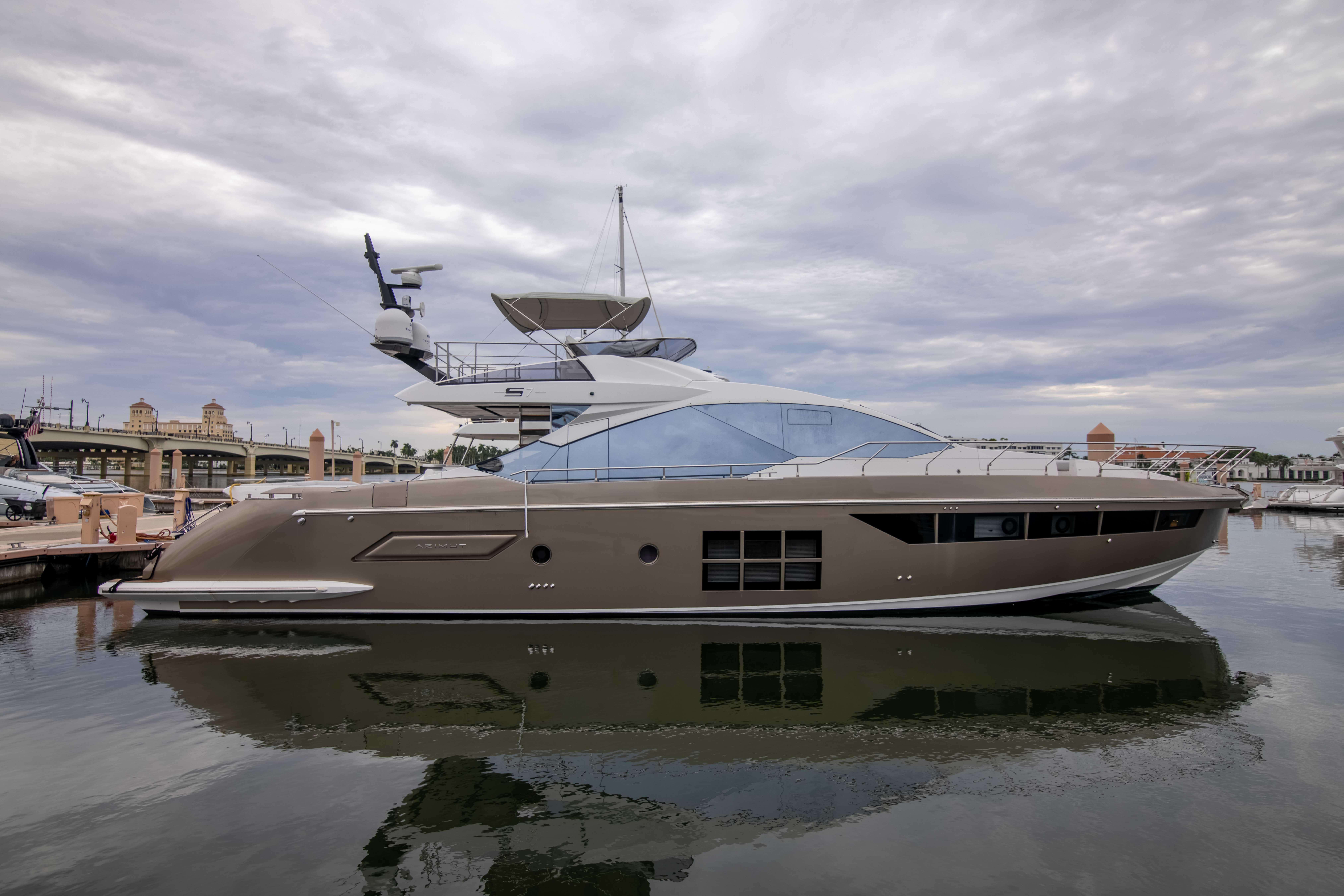 2019 AZIMUT S7