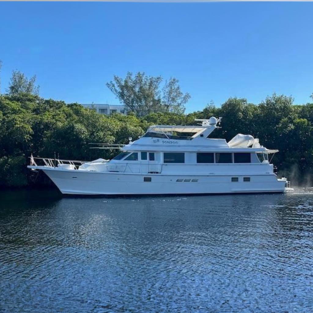 1998 HATTERAS 70 COCKPIT MOTOR YACHT