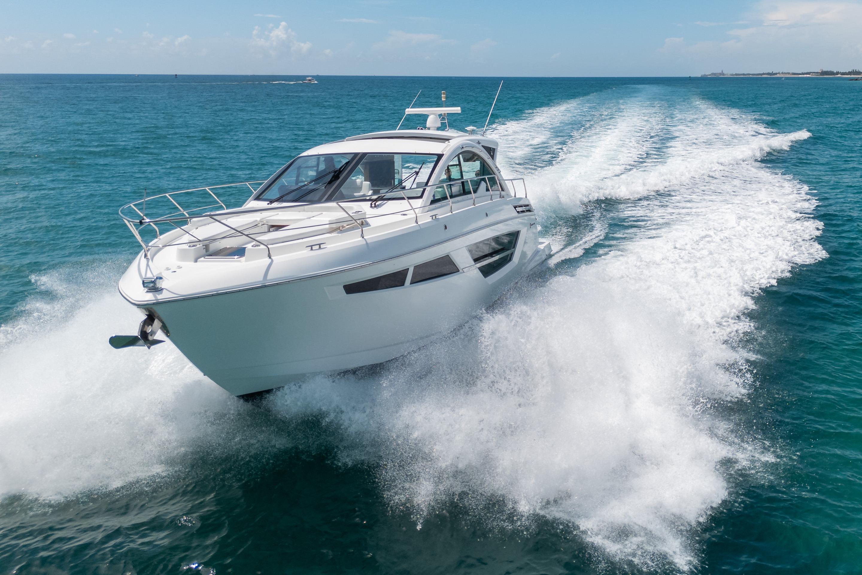 2019 CRUISERS YACHTS 50 CANTIUS