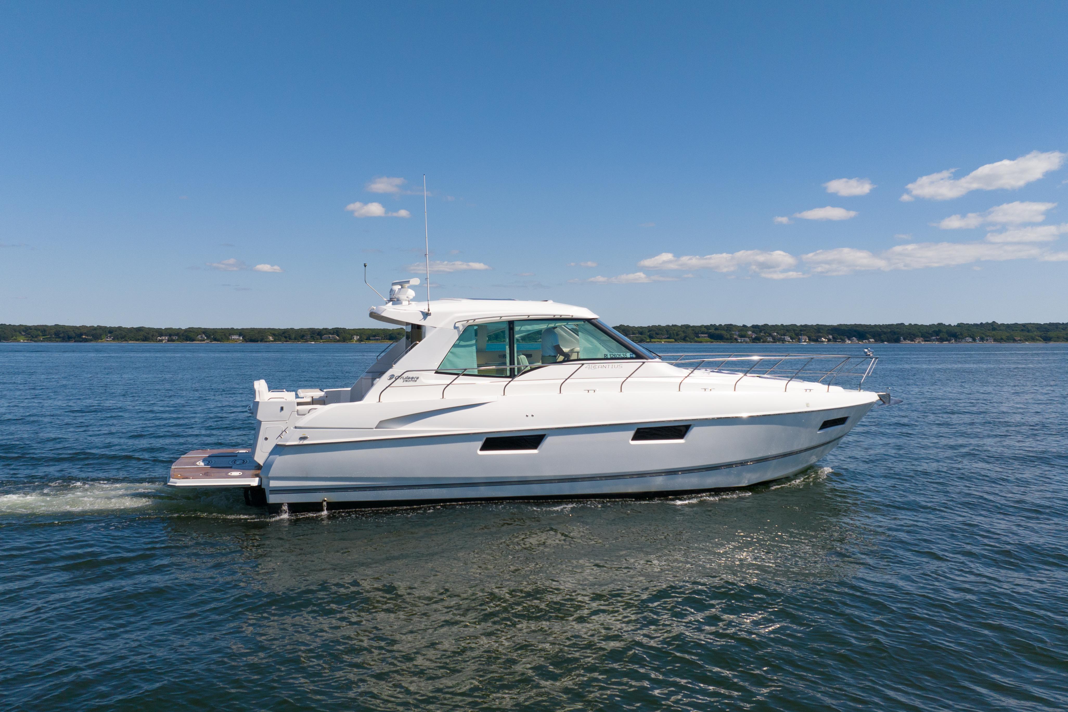 2013 CRUISERS YACHTS 48 CANTIUS