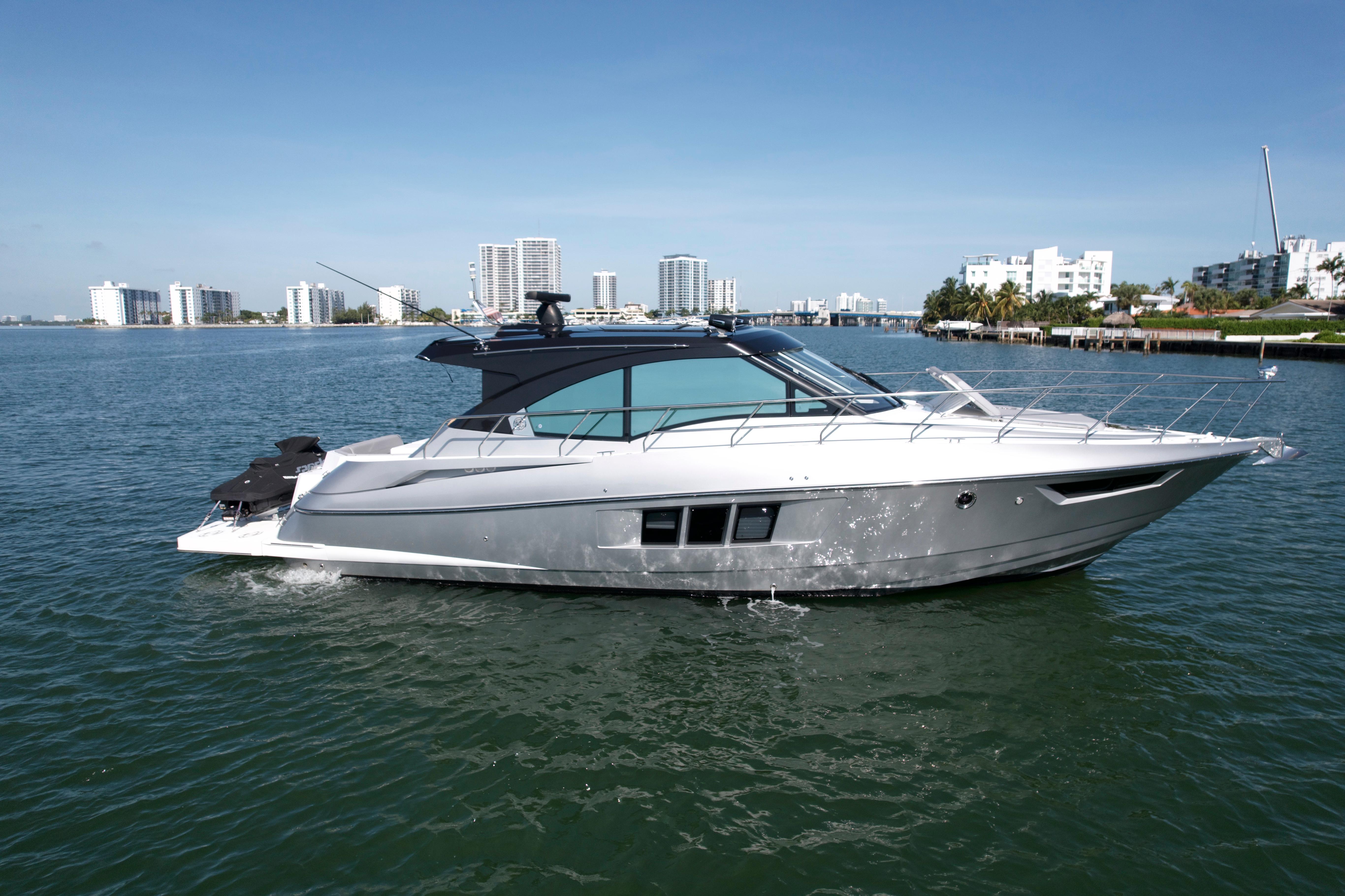2018 CRUISERS YACHTS 45 CANTIUS