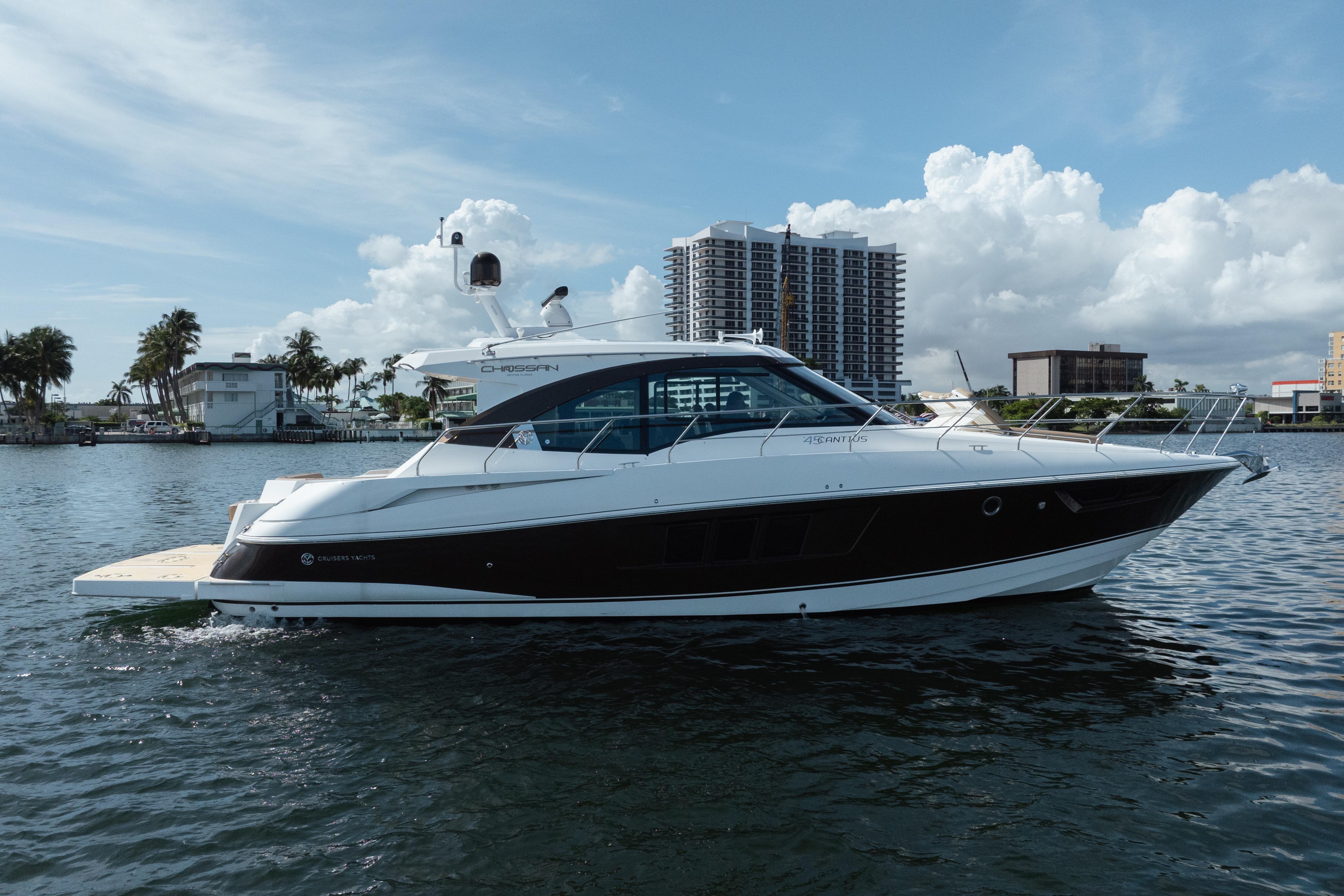 2016 CRUISERS YACHTS 45 CANTIUS