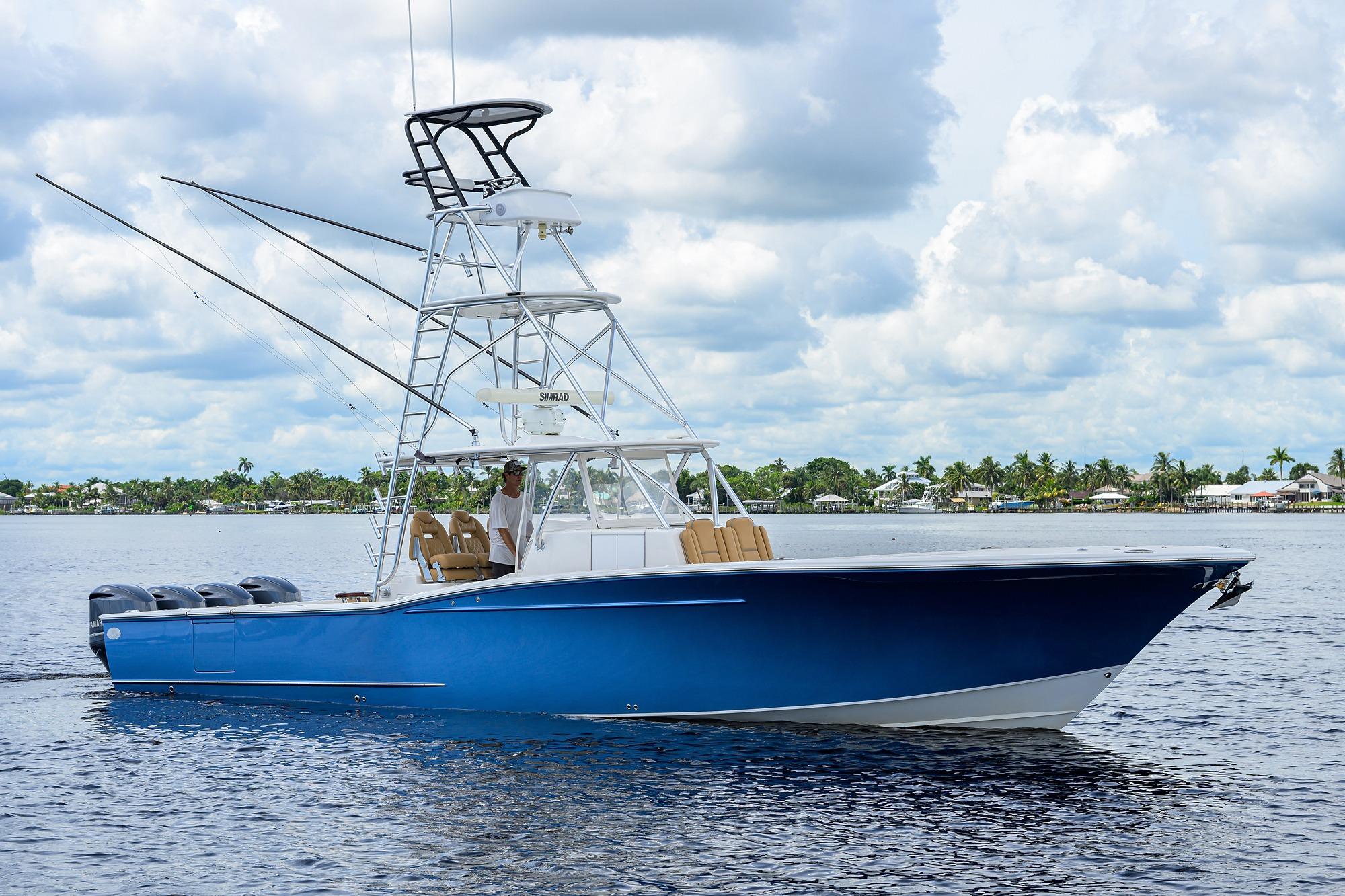 2018 BUDDY DAVIS 42 CENTER CONSOLE