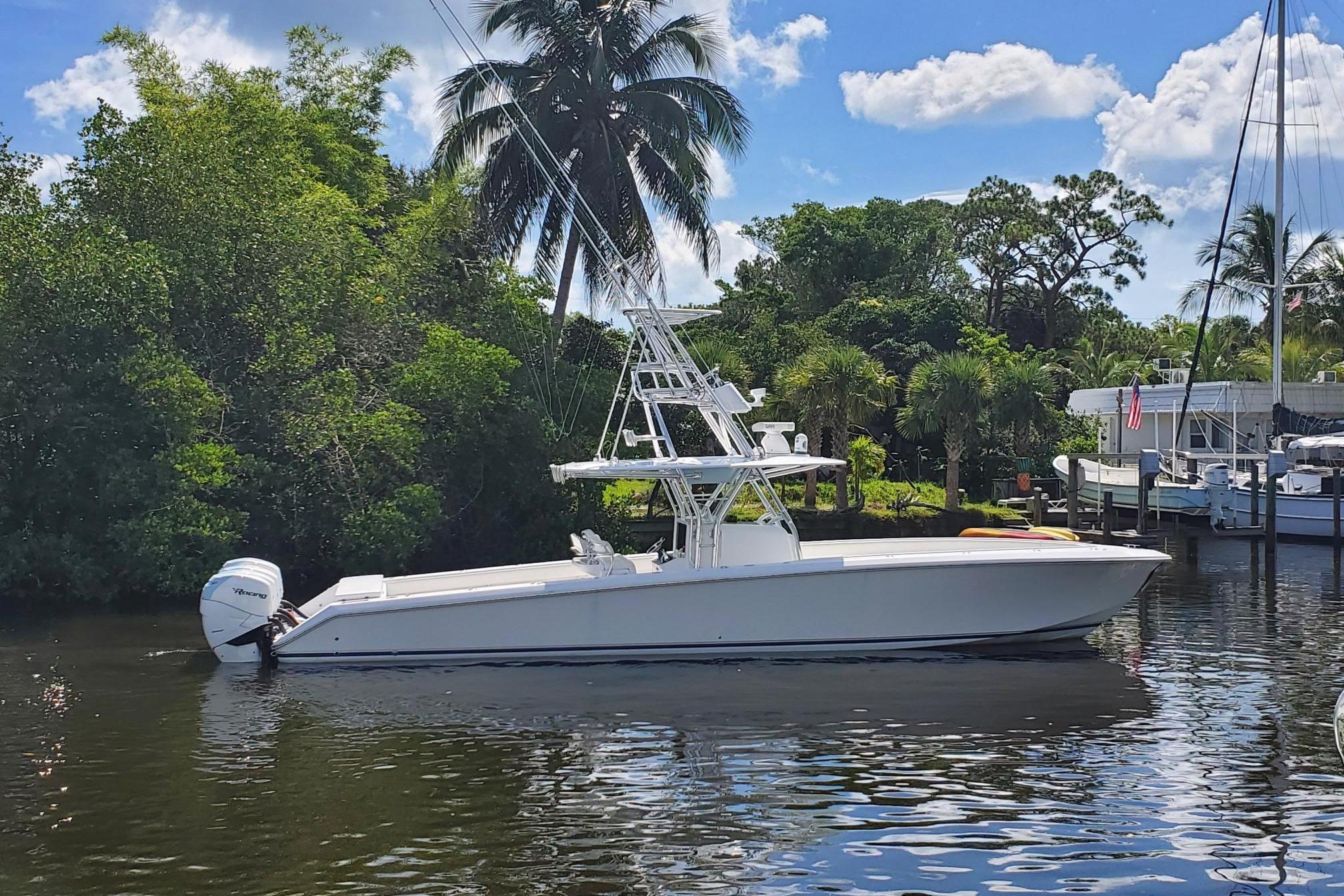 2014 BAHAMA 41 FS