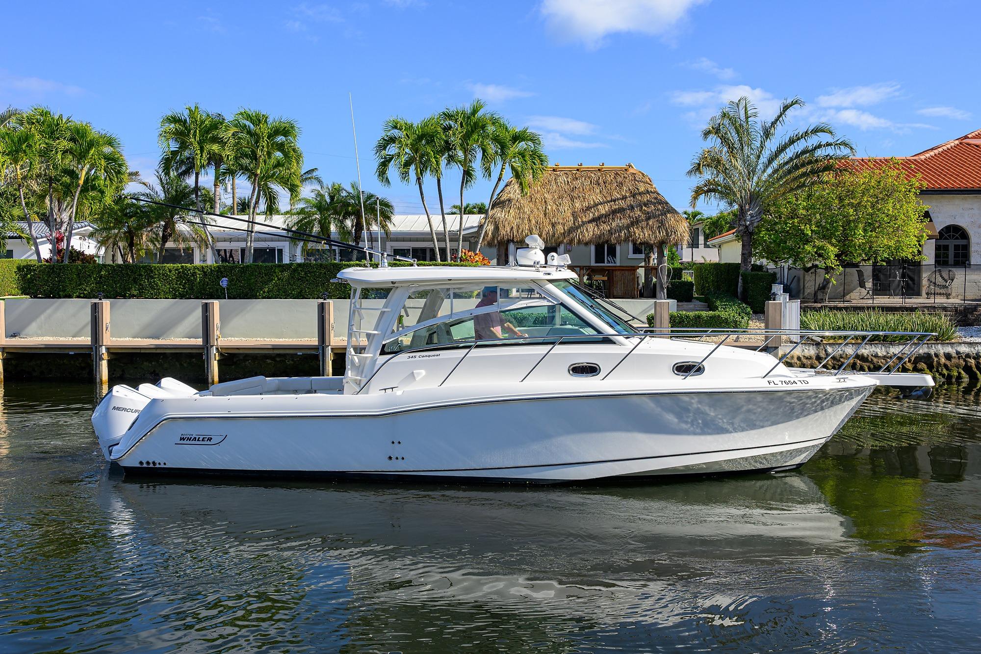 2017 BOSTON WHALER 345 CONQUEST
