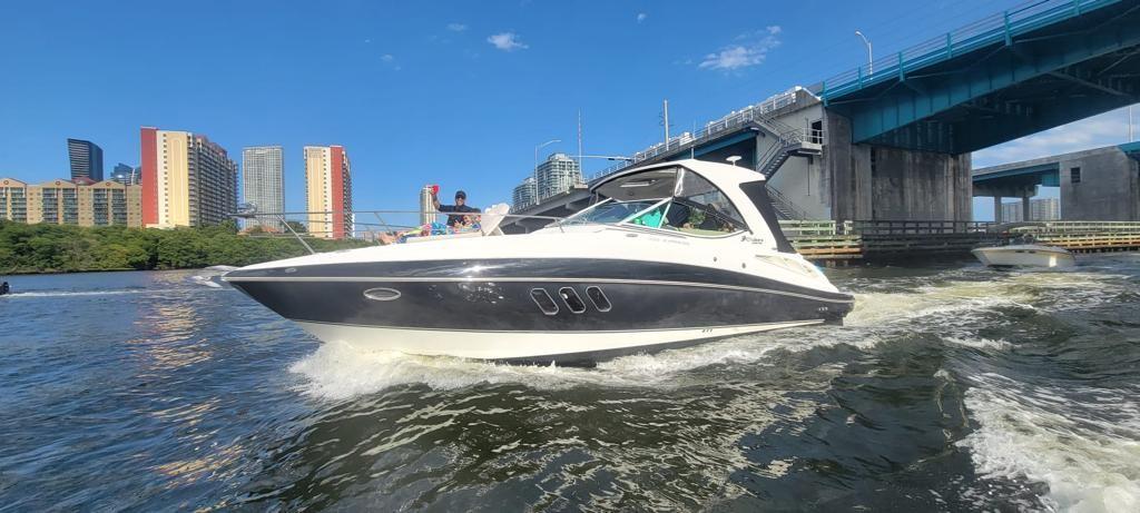 2012 CRUISERS YACHTS 350 EXPRESS