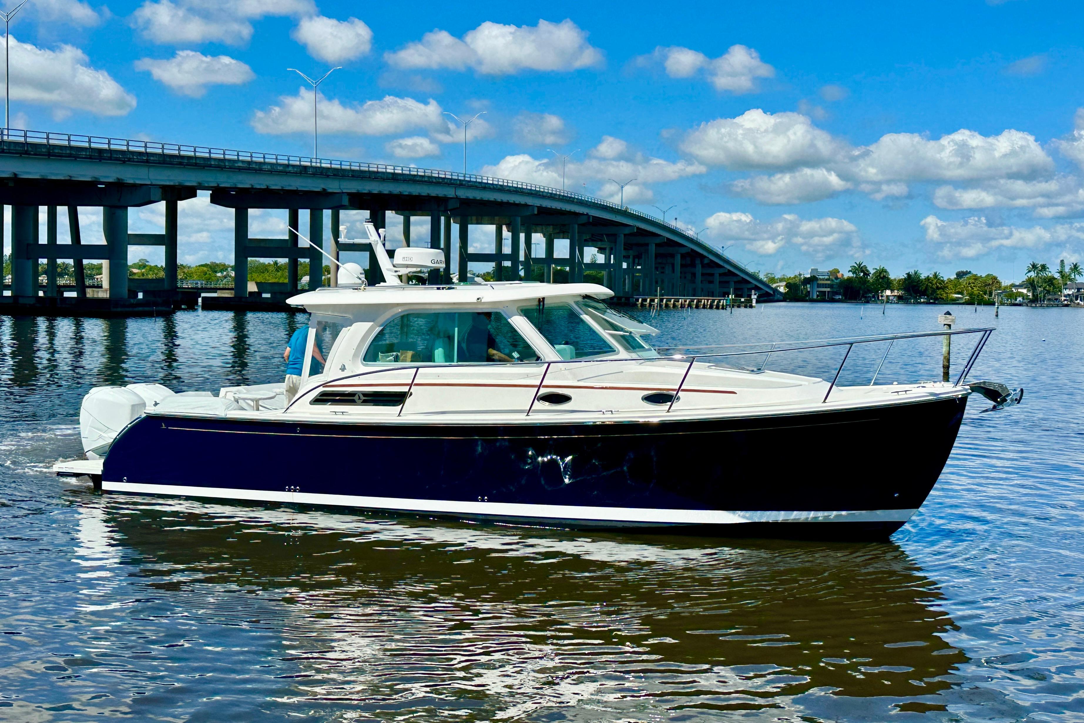 2022 BACK COVE 34O