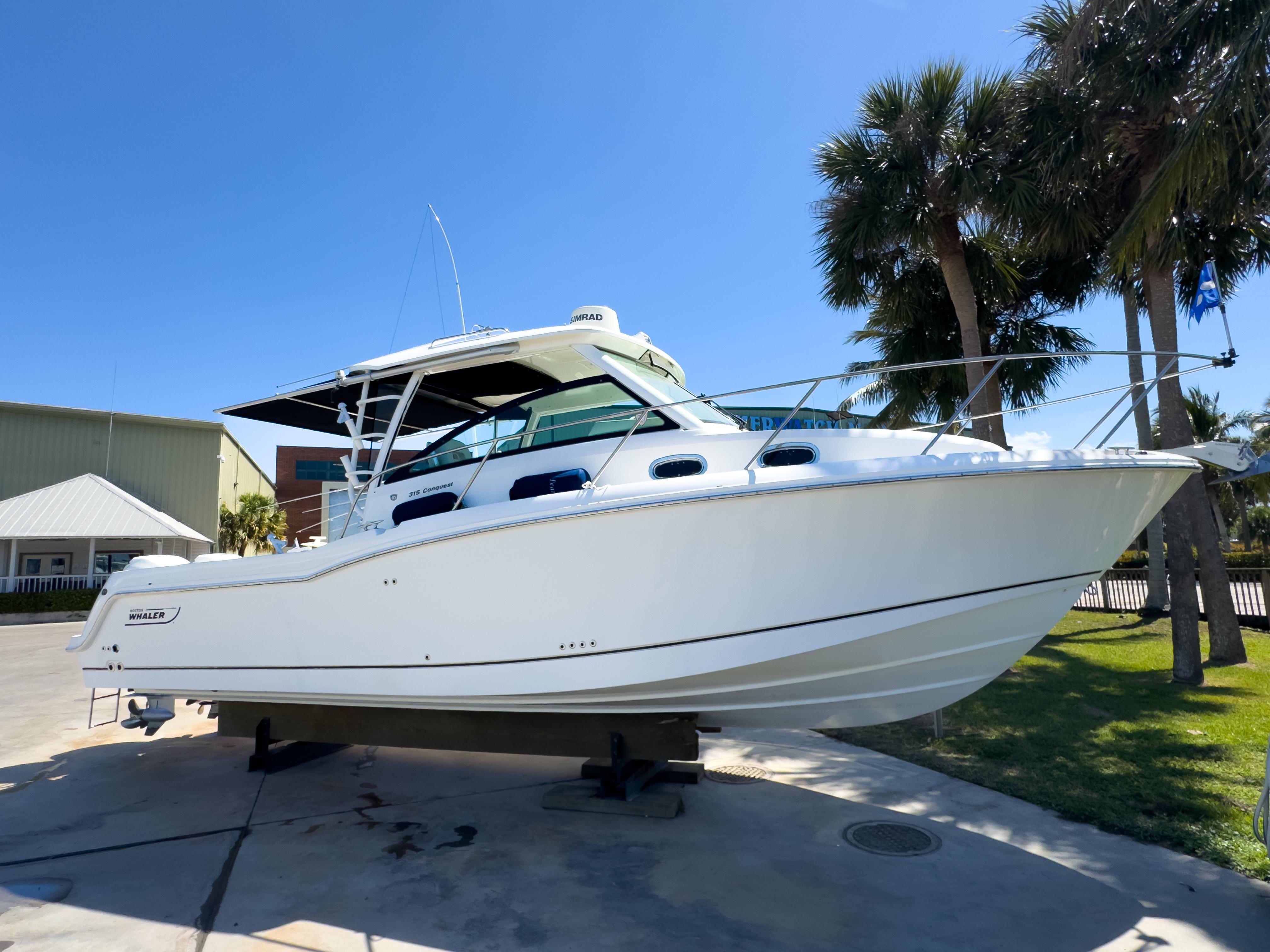 2018 BOSTON WHALER 315 CONQUEST