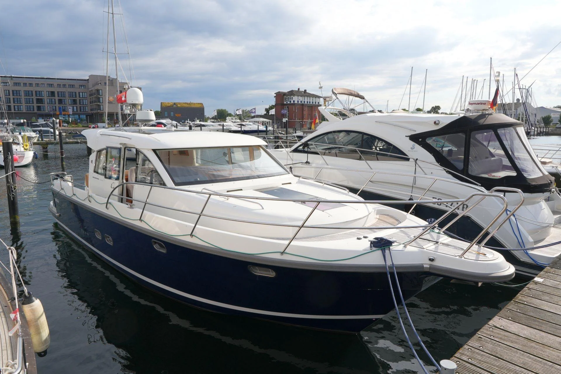 2014 Nimbus 405 Coupé yacht for sale in