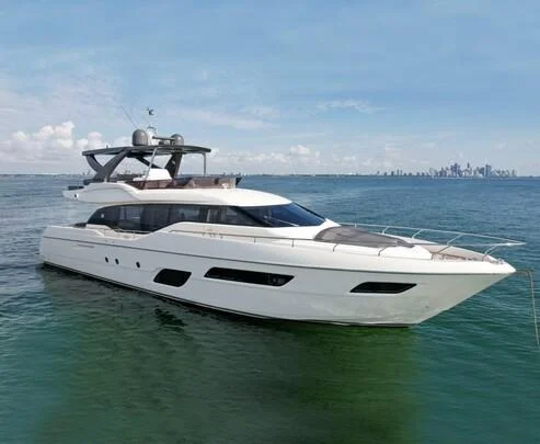2017 FERRETTI YACHTS 700