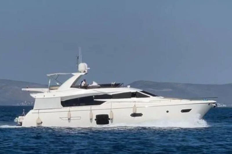 2012 FERRETTI YACHTS 720