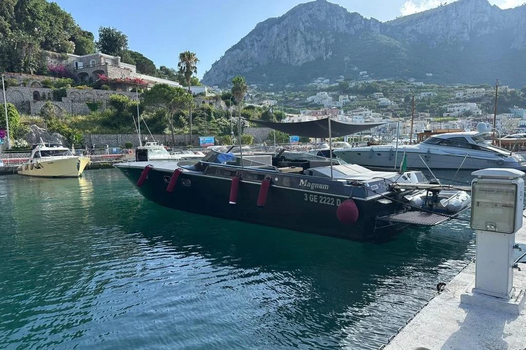 1990 Magnum 53 yacht for sale in 
