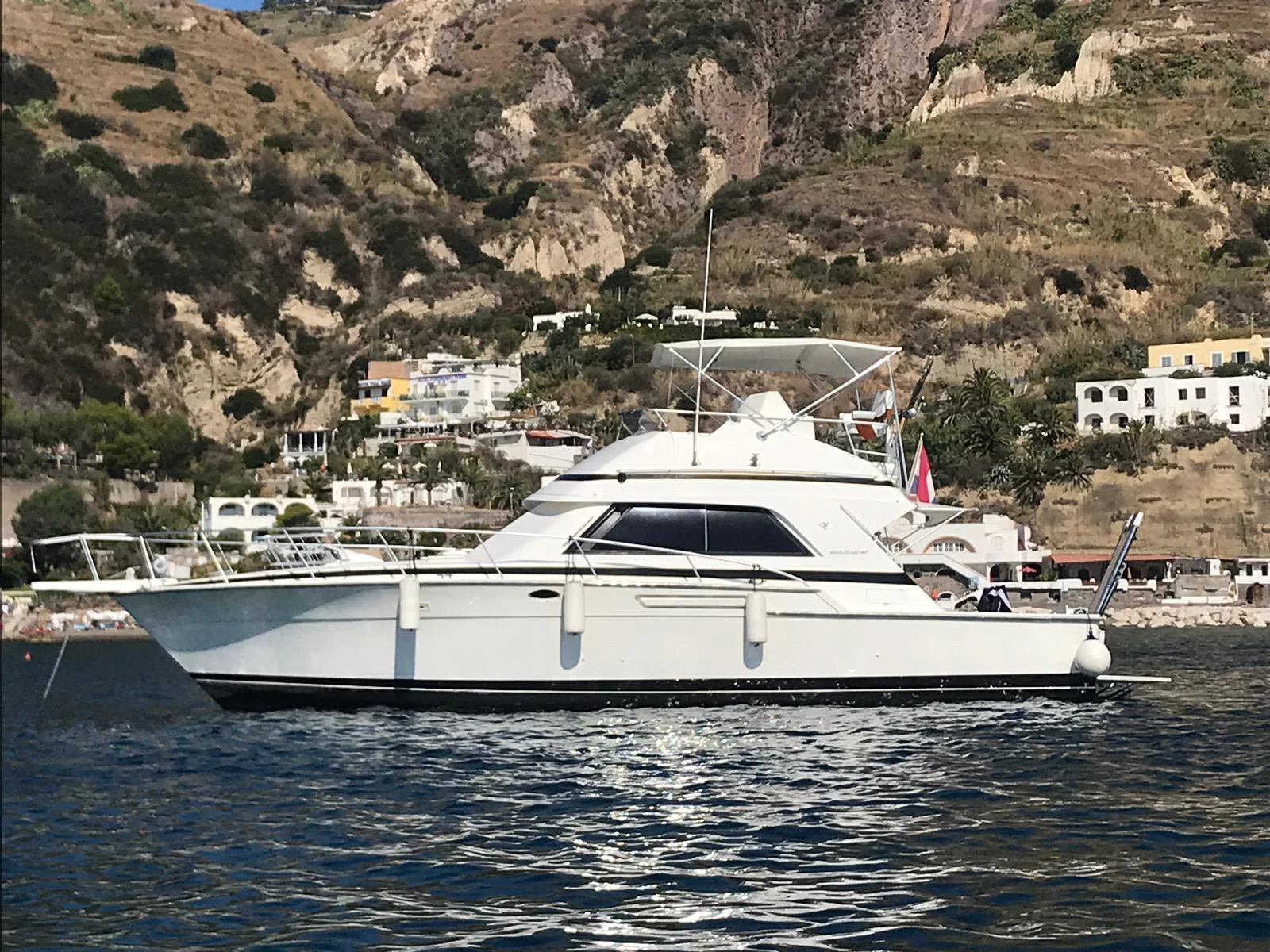 1991 Bertram 43 Convertible yacht for sale in 