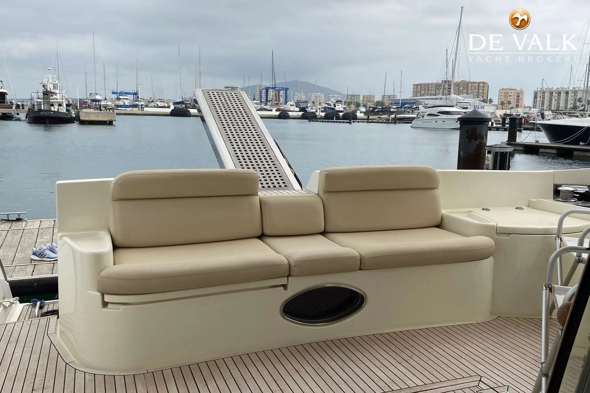 2004 Azimut 55E yacht for sale in 