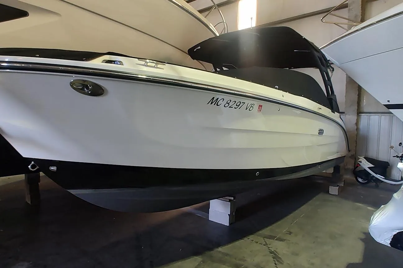 2025 Sea Ray SDX 270 Outboard