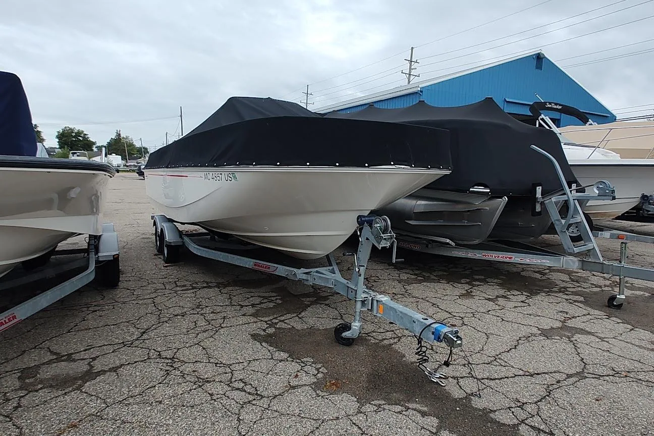 2022 Boston Whaler 210 Montauk yacht for sale in 