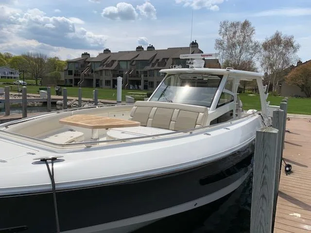 2019 Boston Whaler 420 Outrage yacht for sale in 
