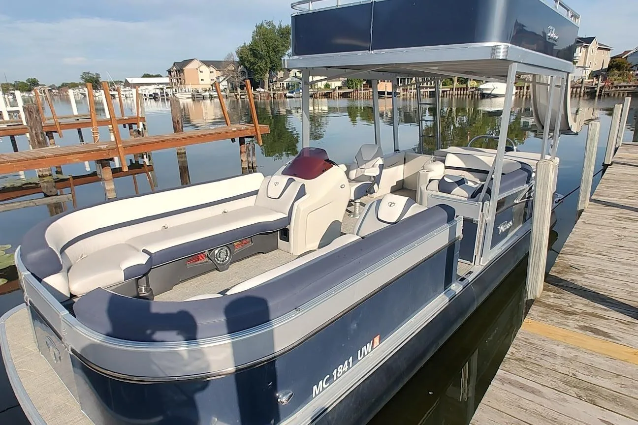 2023 Tahoe Pontoon Cascade Funship