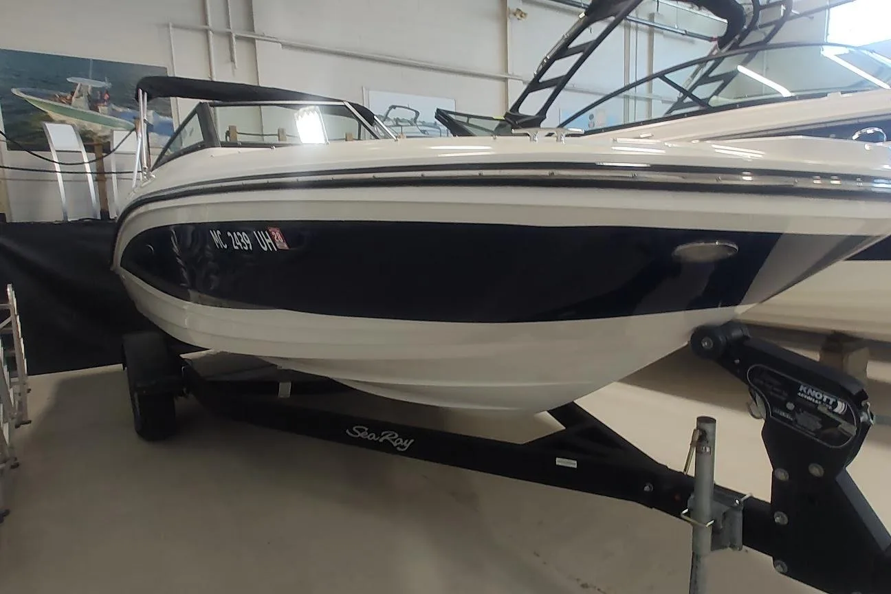2018 Sea Ray SPX 190 yacht for sale in 